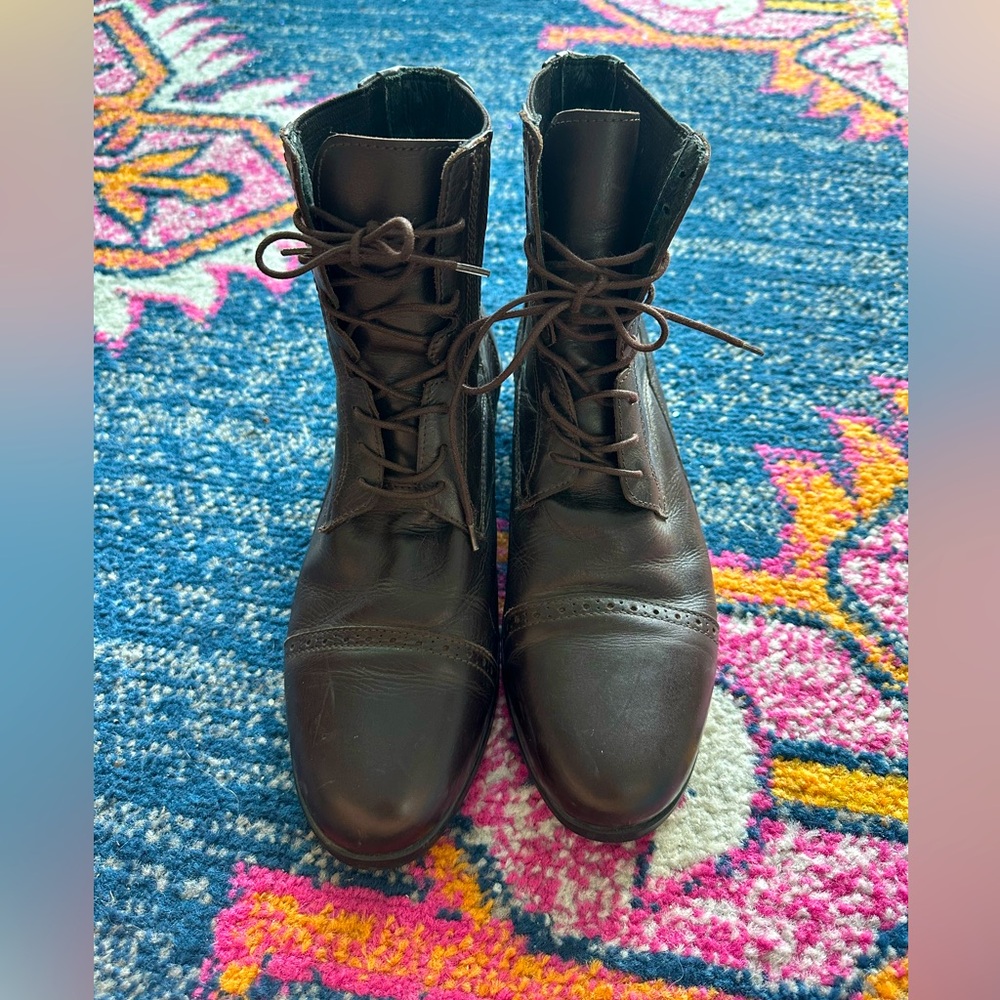 Brown Ariat women’s size 42 in excellent condition- barely worn!